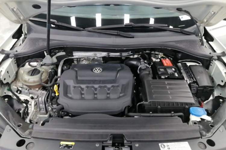 Used Volkswagen Tiguan L 2019 Updated Version 330TSI Automatic Two-Wheel Drive Panoramic Comfort Edition China VI Standard Engine Bay