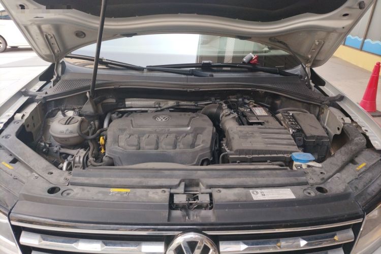 Used Volkswagen Tiguan L 2019 330TSI Automatic Two-Wheel Drive Panoramic Comfort Edition China VI Standard Engine Bay