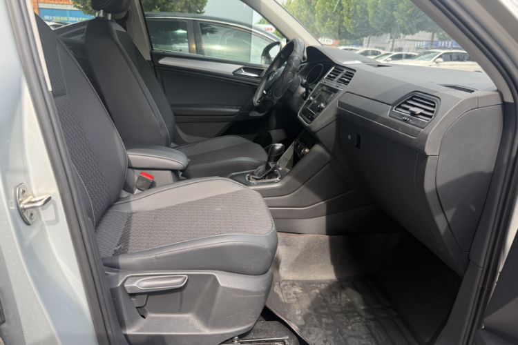 Used Volkswagen Tiguan L 2019 330TSI Automatic Two-Wheel Drive Luxury Edition China VI Standard Exterior 10