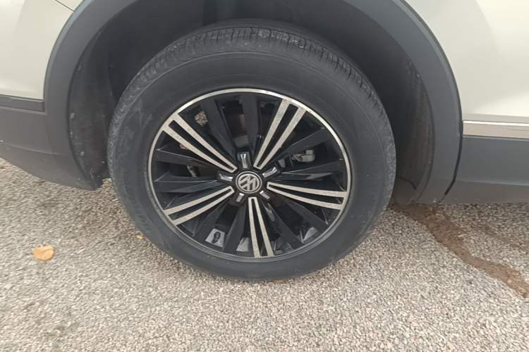 Used Volkswagen Tiguan L 2019 330TSI Automatic Two-Wheel Drive Luxury Edition China VI Standard Exterior 3