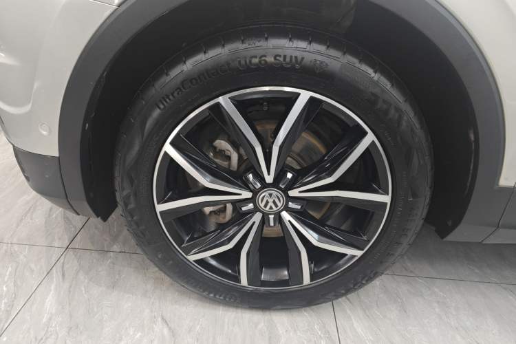 Used Volkswagen Tiguan L 2019 380TSI Automatic All-Wheel Drive Luxury Edition with 7 Seats China VI Standard Exterior 4