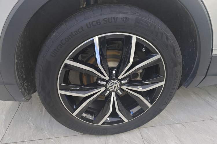 Used Volkswagen Tiguan L 2019 380TSI Automatic All-Wheel Drive Luxury Edition with 7 Seats China VI Standard Exterior 5