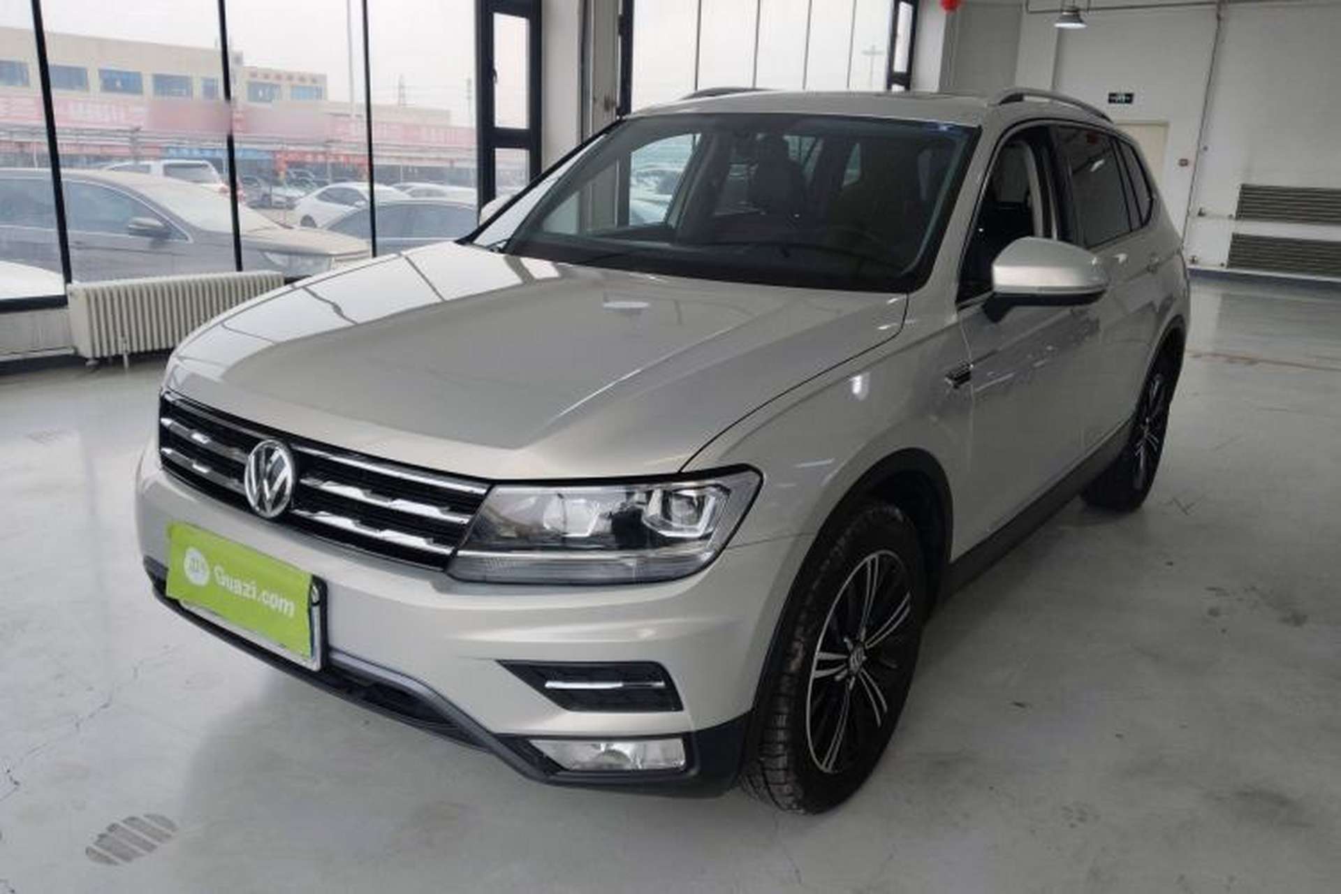 Used Volkswagen Tiguan L 2019 330TSI Automatic Two-Wheel Drive Panoramic Comfort Edition China VI Standard Front Left 45 Deg