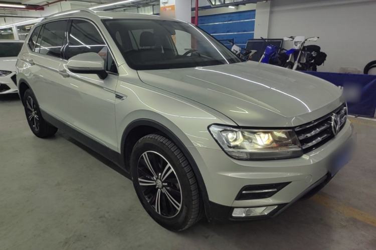 Used Volkswagen Tiguan L 2019 Updated Version 330TSI Automatic Two-Wheel Drive Panoramic Comfort Edition China VI Standard Front Right 45 Deg