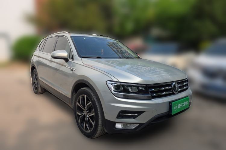 Used Volkswagen Tiguan L 2019 Revised 330TSI Automatic Two-Wheel Drive Smart & Luxury Edition China VI Standard Front Right 45 Deg