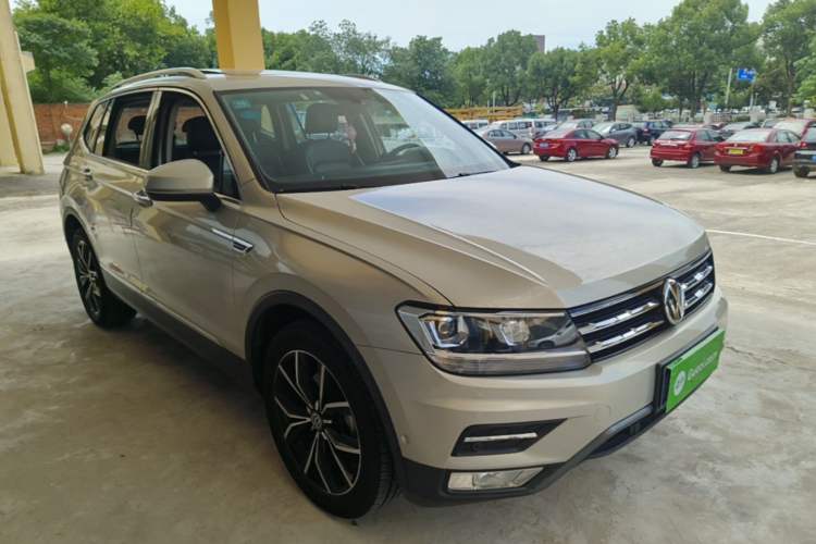 Used Volkswagen Tiguan L 2019 330TSI Automatic Two-Wheel Drive Smart Luxury Version China VI Standard Front Right 45 Deg