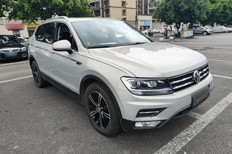 Used Volkswagen Tiguan L 2019 Updated Version 330TSI Automatic Two-Wheel Drive Panoramic Comfort Edition China VI Standard Front Right 45 Deg