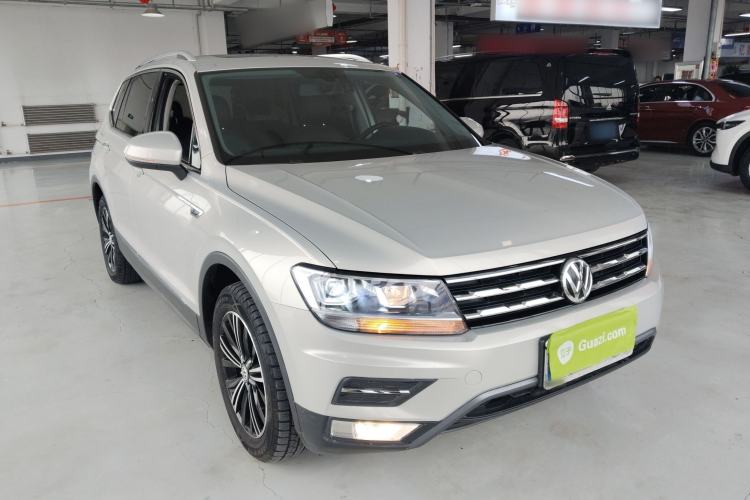 Used Volkswagen Tiguan L 2019 330TSI Automatic Two-Wheel Drive Panoramic Comfort Edition China VI Standard Front Right 45 Deg