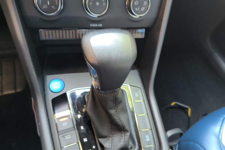 Used Volkswagen Tiguan L 2019 330TSI Automatic Two-Wheel Drive Luxury Edition China VI Standard Gear Lever