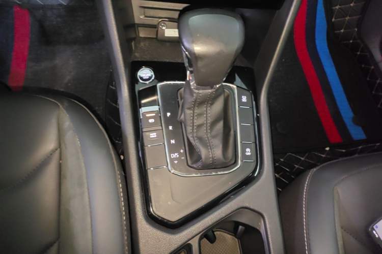 Used Volkswagen Tiguan L 2019 Updated Version 330TSI Automatic Two-Wheel Drive Panoramic Comfort Edition China VI Standard Gear Lever