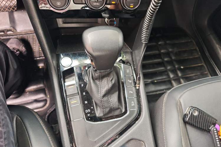 Used Volkswagen Tiguan L 2019 330TSI Automatic Two-Wheel Drive Smart Luxury Version China VI Standard Gear Lever