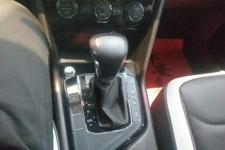 Used Volkswagen Tiguan L 2019 330TSI Automatic Two-Wheel Drive Smart Luxury Version China V Emission Standard Gear Lever