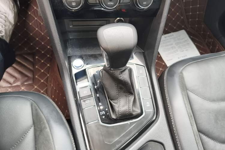Used Volkswagen Tiguan L 2019 Revised Version 280TSI Automatic Two-Wheel Drive Panoramic Comfort Edition China VI Standard Gear Lever