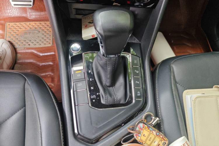 Used Volkswagen Tiguan L 2019 330TSI Automatic Two-Wheel Drive Smart Luxury Version China VI Standard Gear Lever