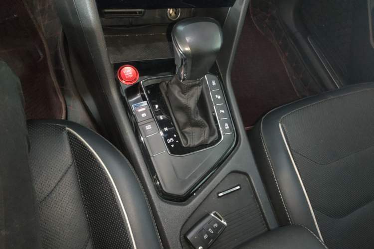 Used Volkswagen Tiguan L 2019 330TSI Automatic Two-Wheel Drive R-Line Flagship Model China VI Standard Gear Lever