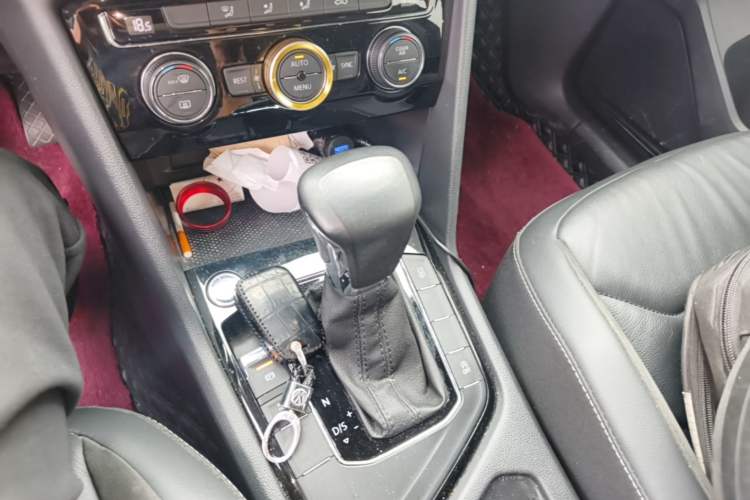 Used Volkswagen Tiguan L 2019 330TSI Automatic Two-Wheel Drive Panoramic Comfort Edition China V Standard Gear Lever