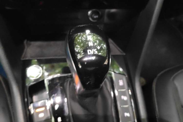 Used Volkswagen Tiguan L 2019 330TSI Automatic Two-Wheel Drive Smart Luxury Version China VI Standard Gear Lever