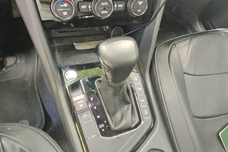 Used Volkswagen Tiguan L 2019 330TSI Automatic Two-Wheel Drive Smart Luxury Version China VI Standard Gear Lever