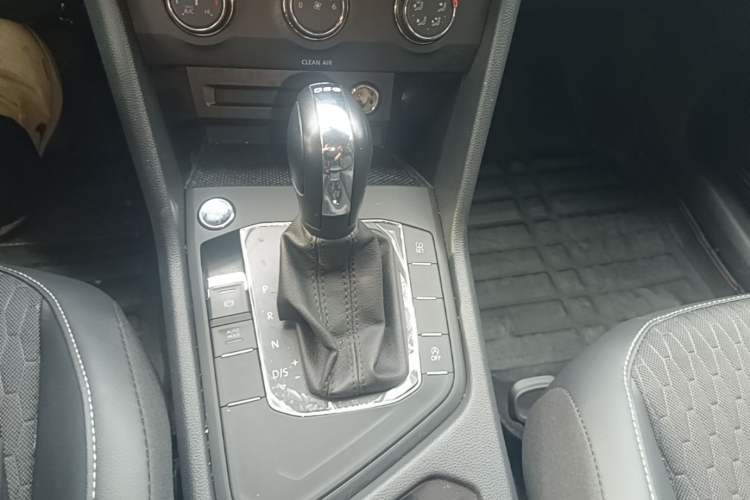 Used Volkswagen Tiguan L 2019 330TSI Automatic Two-Wheel Drive Luxury Edition China VI Standard Gear Lever