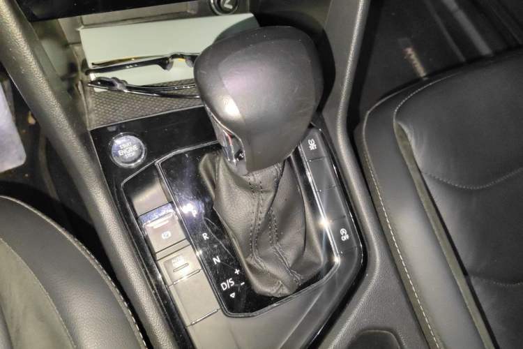 Used Volkswagen Tiguan L 2019 330TSI Automatic Two-Wheel Drive Panoramic Comfort Edition China V Standard Gear Lever