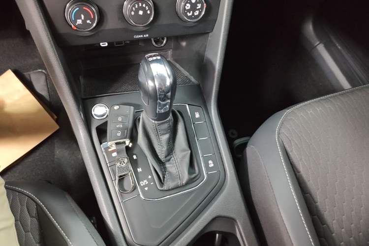Used Volkswagen Tiguan L 2019 330TSI Automatic Two-Wheel Drive Luxury Edition China VI Standard Gear Lever