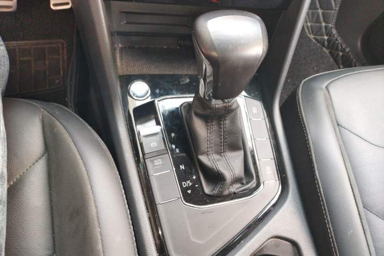 Used Volkswagen Tiguan L 2019 330TSI Automatic Two-Wheel Drive Panoramic Comfort Edition China VI Standard Gear Lever