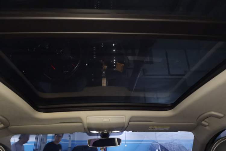 Used Volkswagen Tiguan L 2019 330TSI Automatic Two-Wheel Drive Smart Luxury Version China VI Standard Headliner