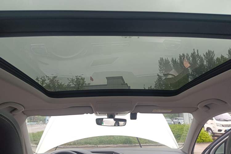 Used Volkswagen Tiguan L 2019 Revised 330TSI Automatic Two-Wheel Drive Smart & Luxury Edition China VI Standard Headliner