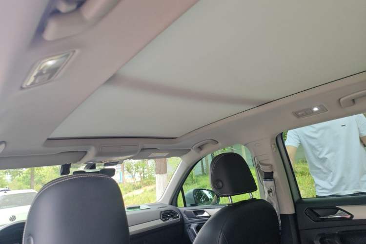Used Volkswagen Tiguan L 2019 330TSI Automatic Two-Wheel Drive Smart Luxury Version China VI Standard Headliner