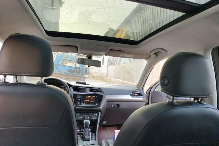 Used Volkswagen Tiguan L 2019 330TSI Automatic Two-Wheel Drive Panoramic Comfort Edition China VI Standard Headliner