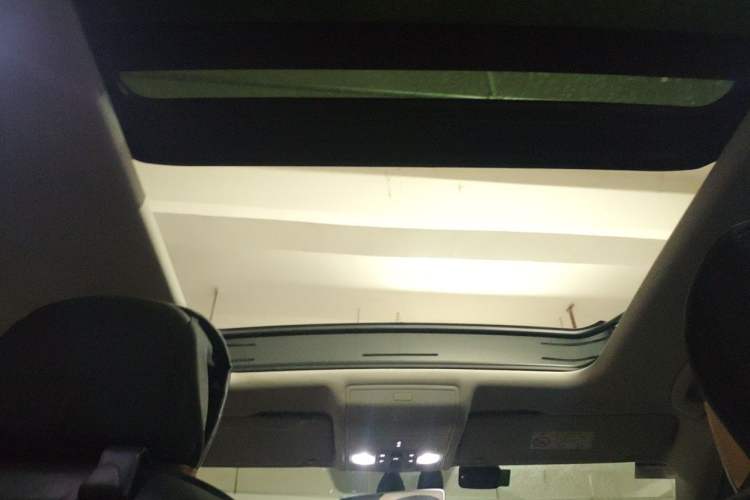 Used Volkswagen Tiguan L 2019 330TSI Automatic Two-Wheel Drive Smart Luxury Version China VI Standard Headliner