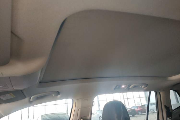 Used Volkswagen Tiguan L 2019 330TSI Automatic Two-Wheel Drive R-Line Flagship Model China VI Standard Headliner