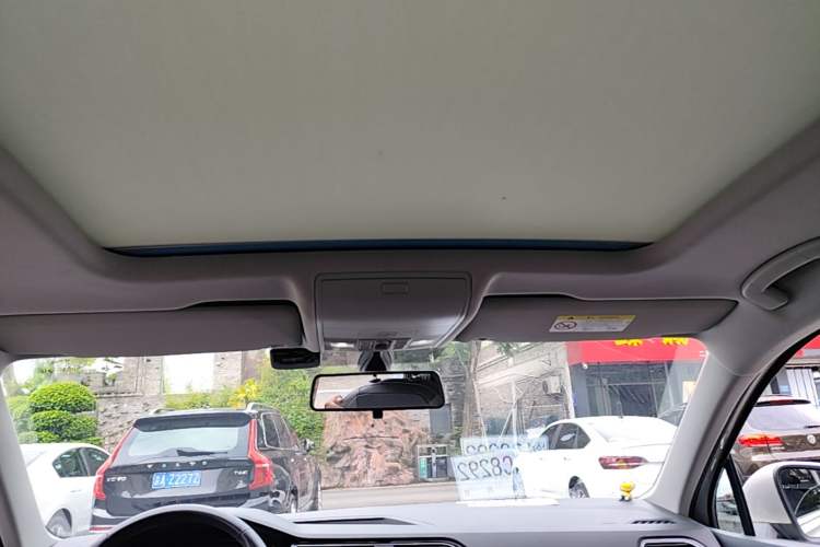 Used Volkswagen Tiguan L 2019 Updated Version 330TSI Automatic Two-Wheel Drive Panoramic Comfort Edition China VI Standard Headliner