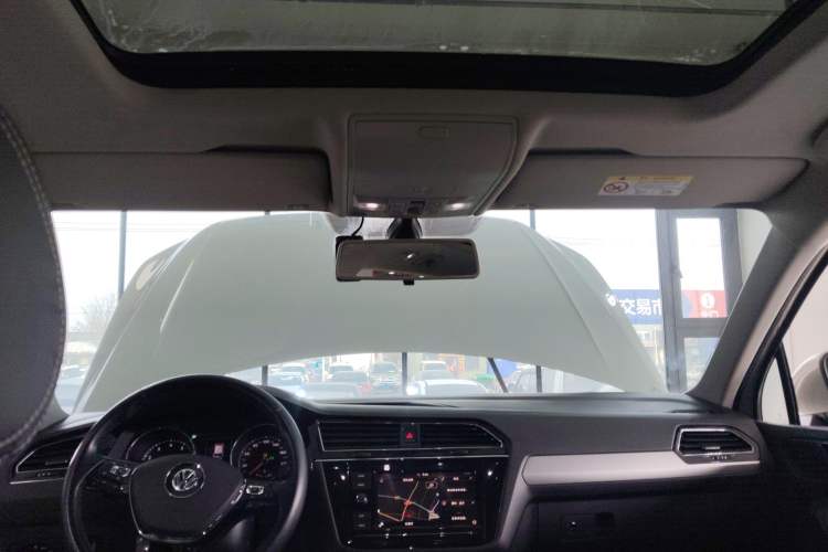 Used Volkswagen Tiguan L 2019 330TSI Automatic Two-Wheel Drive Panoramic Comfort Edition China VI Standard Headliner