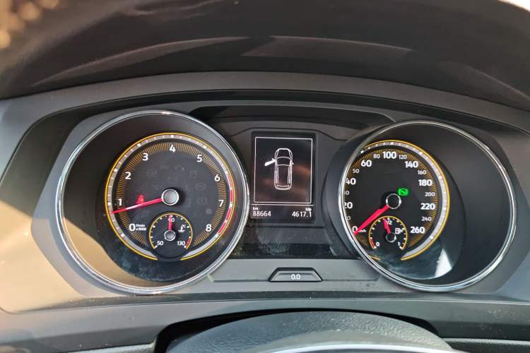 Used Volkswagen Tiguan L 2019 330TSI Automatic Two-Wheel Drive Luxury Edition China VI Standard Instrument Cluster