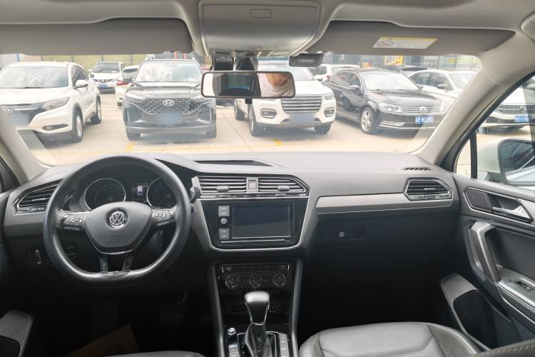 Used Volkswagen Tiguan L 2019 330TSI Automatic Two-Wheel Drive Panoramic Comfort Edition China VI Standard Interior 1