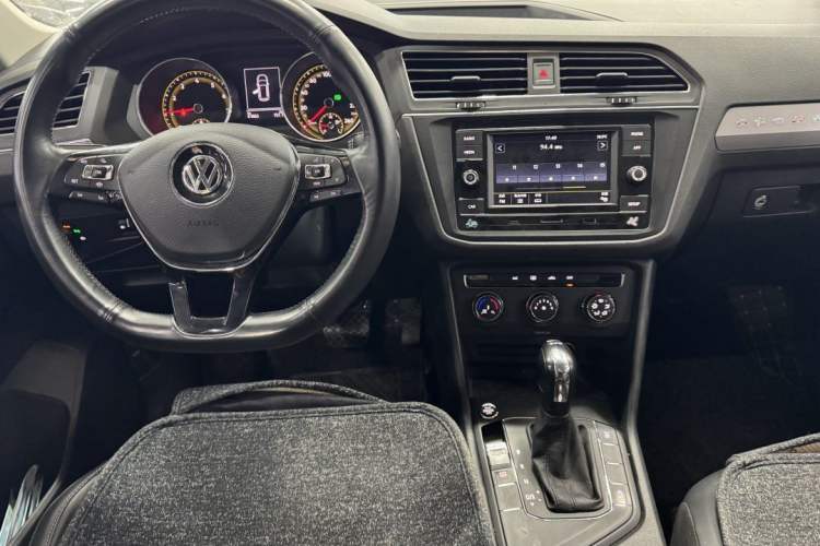 Used Volkswagen Tiguan L 2019 330TSI Automatic Two-Wheel Drive Luxury Edition China VI Standard Interior 1