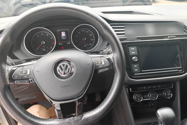 Used Volkswagen Tiguan L 2019 330TSI Automatic Two-Wheel Drive Panoramic Comfort Edition China VI Standard Interior 2