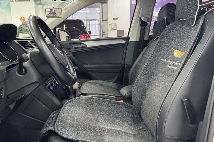 Used Volkswagen Tiguan L 2019 330TSI Automatic Two-Wheel Drive Luxury Edition China VI Standard Interior 2
