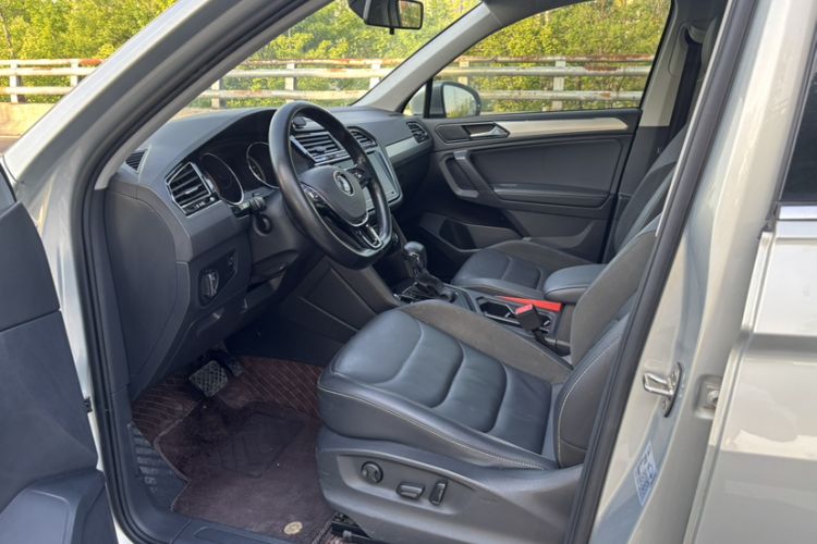 Used Volkswagen Tiguan L 2019 Revised Version 280TSI Automatic Two-Wheel Drive Panoramic Comfort Edition China VI Standard Interior 2
