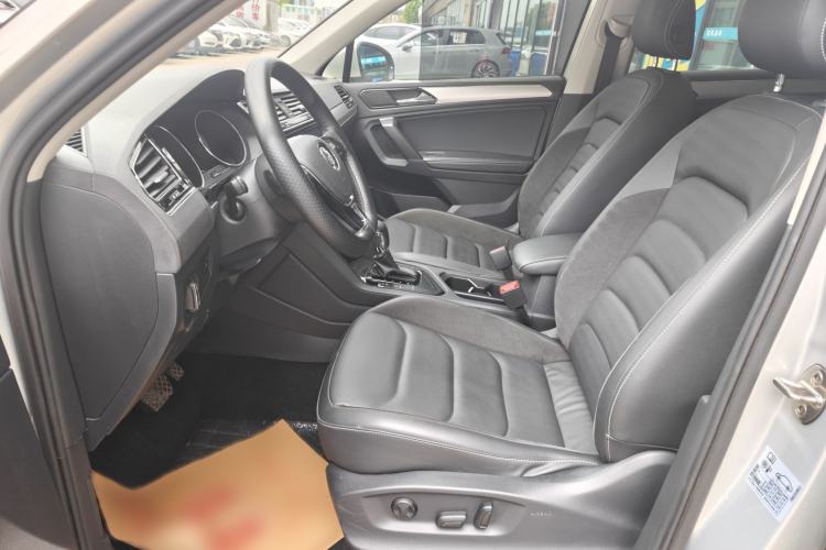 Used Volkswagen Tiguan L 2019 330TSI Automatic Two-Wheel Drive Panoramic Comfort Edition China VI Standard Interior 3