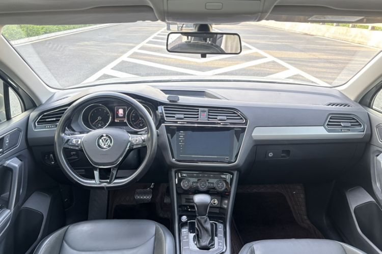 Used Volkswagen Tiguan L 2019 Revised Version 280TSI Automatic Two-Wheel Drive Panoramic Comfort Edition China VI Standard Interior 3
