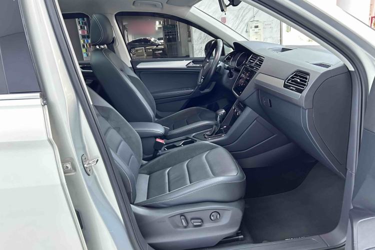 Used Volkswagen Tiguan L 2019 Revised Version 280TSI Automatic Two-Wheel Drive Panoramic Comfort Edition China VI Standard Interior 3