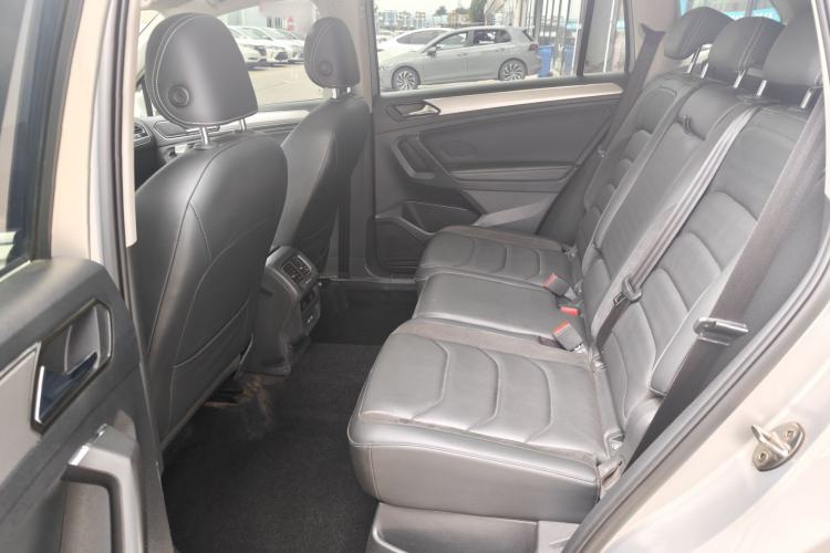 Used Volkswagen Tiguan L 2019 330TSI Automatic Two-Wheel Drive Panoramic Comfort Edition China VI Standard Interior 4