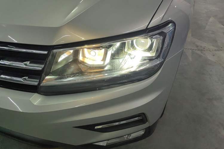 Used Volkswagen Tiguan L 2019 Updated Version 330TSI Automatic Two-Wheel Drive Panoramic Comfort Edition China VI Standard Left Front Headlight