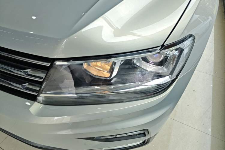 Used Volkswagen Tiguan L 2019 330TSI Automatic Two-Wheel Drive Smart Luxury Version China V Emission Standard Left Front Headlight