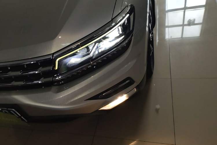 Used Volkswagen Tiguan L 2019 380TSI Automatic All-Wheel Drive Intelligent Luxury Version China V Standard Left Front Headlight