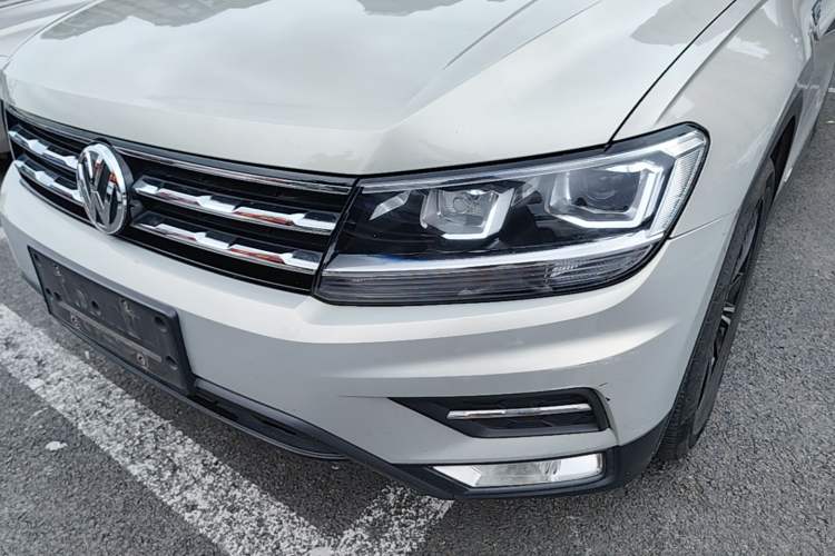 Used Volkswagen Tiguan L 2019 Updated Version 330TSI Automatic Two-Wheel Drive Panoramic Comfort Edition China VI Standard Left Front Headlight