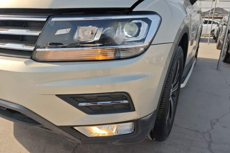 Used Volkswagen Tiguan L 2019 Revised Version 280TSI Automatic Two-Wheel Drive Panoramic Comfort Edition China VI Standard Left Front Headlight