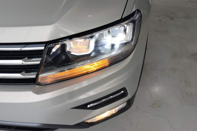 Used Volkswagen Tiguan L 2019 330TSI Automatic Two-Wheel Drive Panoramic Comfort Edition China VI Standard Left Front Headlight